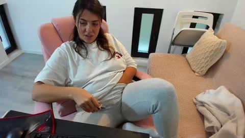 Snapshot of dyanakaylin chatting on 11/03/25, 05:42 dayana online show from 11/03/25, 05:42