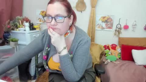 Snapshot of dyannelovee chatting on 12/18/24, 10:02 Dyanne online show from 12/18/24, 10:02