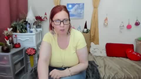 Snapshot of dyannelovee chatting on 01/09/25, 09:47 Dyanne online show from 01/09/25, 09:47