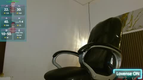 dyla_n18_ online show from 12/18/25, 08:15