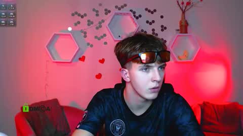 Snapshot of dylan_bold chatting on 10/15/25, 07:25 dylan_bold online show from 10/15/25, 07:25