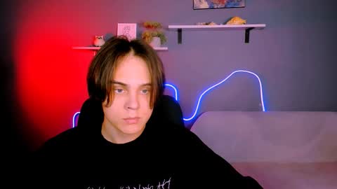 Snapshot of dylan_bold chatting on 10/16/25, 01:01 dylan_bold online show from 10/16/25, 01:01