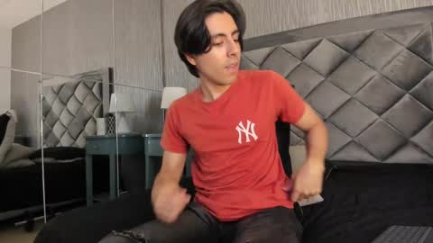 Snapshot of dylan_cross_ chatting on 09/25/25, 11:25 Dylan online show from 09/25/25, 11:25