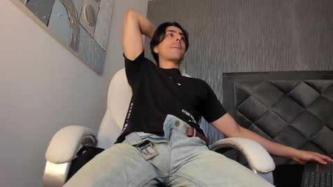 Snapshot of dylan_cross_ chatting on 09/26/25, 11:14 Dylan online show from 09/26/25, 11:14