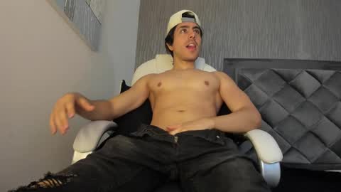 Snapshot of dylan_cross_ chatting on 09/28/25, 12:10 Dylan online show from 09/28/25, 12:10