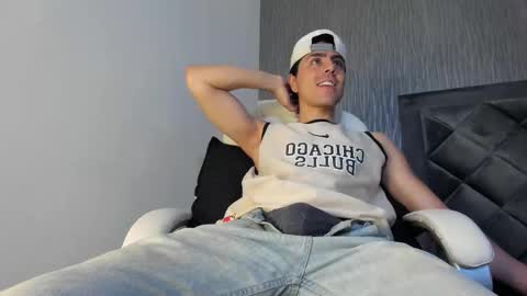 Snapshot of dylan_cross_ chatting on 10/03/25, 11:40 Dylan online show from 10/03/25, 11:40