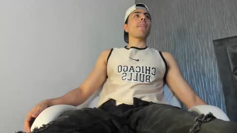 Snapshot of dylan_cross_ chatting on 10/04/25, 11:19 Dylan online show from 10/04/25, 11:19