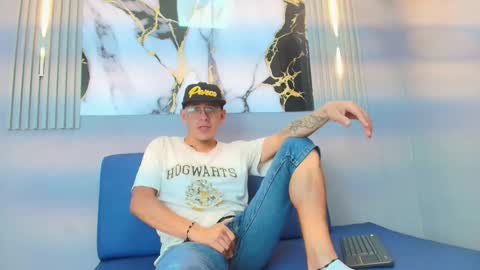 Snapshot of dylan_scott21 chatting on 10/15/25, 07:58 DYLAN online show from 10/15/25, 07:58