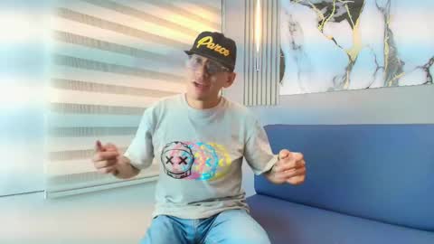 Snapshot of dylan_scott21 chatting on 10/17/25, 07:27 DYLAN online show from 10/17/25, 07:27