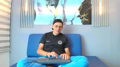 Snapshot of dylan_scott21 chatting on 10/22/25, 07:57 DYLAN online show from 10/22/25, 07:57