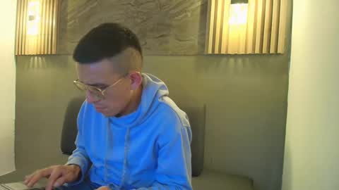 Snapshot of dylan_scott21 chatting on 10/29/25, 04:37 DYLAN online show from 10/29/25, 04:37