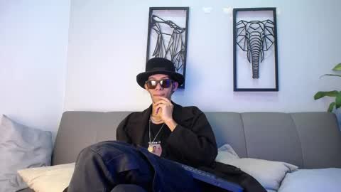 dylan_scotts online show from 10/18/25, 09:54