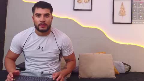 Bryan model independient online show from 06/10/26, 07:35