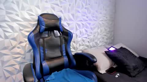 Snapshot of dylan_walton chatting on 10/25/25, 02:24 Dylan online show from 10/25/25, 02:24