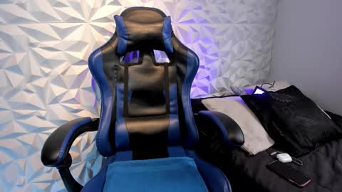 Snapshot of dylan_walton chatting on 10/29/25, 01:35 Dylan online show from 10/29/25, 01:35