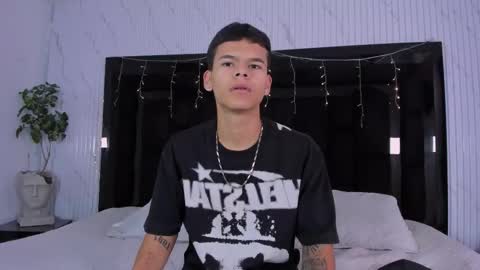 Snapshot of dylanroyce_ chatting on 03/25/26, 12:44 dylanroyce_ online show from 03/25/26, 12:44