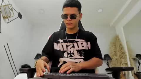 Snapshot of dylanroyce_ chatting on 06/10/26, 01:21 dylanroyce_ online show from 06/10/26, 01:21