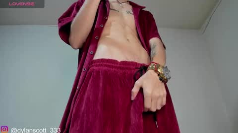 dylanscott_106 online show from 12/03/24, 06:49