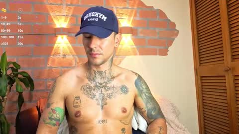 Snapshot of dylanstonne1 chatting on 09/25/25, 08:56 D Y L A N online show from 09/25/25, 08:56