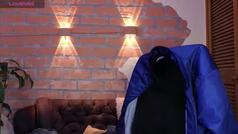 Snapshot of dylanstonne1 chatting on 11/29/25, 09:51 D Y L A N online show from 11/29/25, 09:51