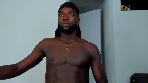 Snapshot of dylantaylor_1 chatting on 09/25/25, 04:05 Dylan Taylor online show from 09/25/25, 04:05