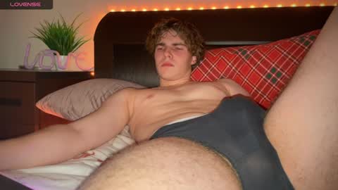 Snapshot of dymonted chatting on 01/12/25, 03:25 dymonted online show from 01/12/25, 03:25