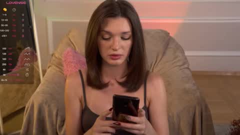 Snapshot of e_vvv_a chatting on 09/14/25, 03:33 Eva online show from 09/14/25, 03:33