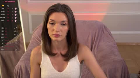 Snapshot of e_vvv_a chatting on 09/18/25, 03:47 Eva online show from 09/18/25, 03:47