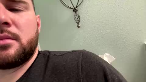 Snapshot of eaeyboi2222 chatting on 11/15/25, 05:27 eaeyboi2222 online show from 11/15/25, 05:27