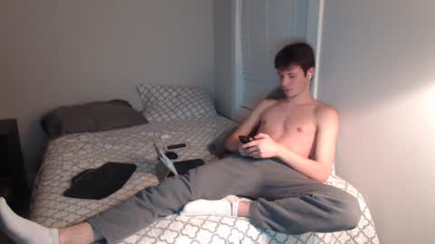 Snapshot of ealexk chatting on 01/08/25, 04:02 Alex online show from 01/08/25, 04:02