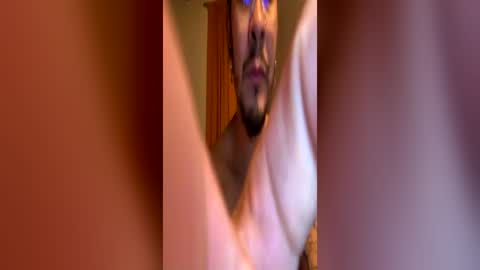 Snapshot of eaquintero629 chatting on 06/18/26, 04:02 eaquintero629 online show from 06/18/26, 04:02