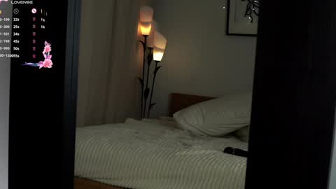 Snapshot of earlenebigge chatting on 01/18/25, 04:15 Kriss online show from 01/18/25, 04:15
