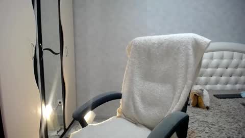 Snapshot of eastern_fairy_tale chatting on 12/13/25, 07:53 Linda online show from 12/13/25, 07:53