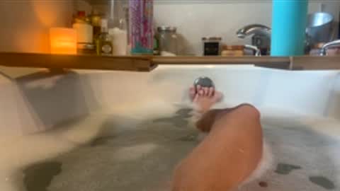 Six online show from 06/01/26, 07:15