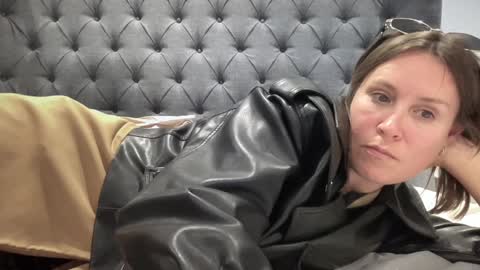 Nadia Ferreira  online show from 10/12/25, 07:13