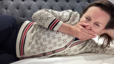 Nadia Ferreira  online show from 10/19/25, 07:58