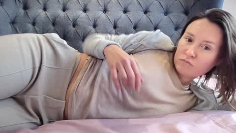 Snapshot of eatmypie69 chatting on 12/01/25, 10:42 Nadia Ferreira online show from 12/01/25, 10:42