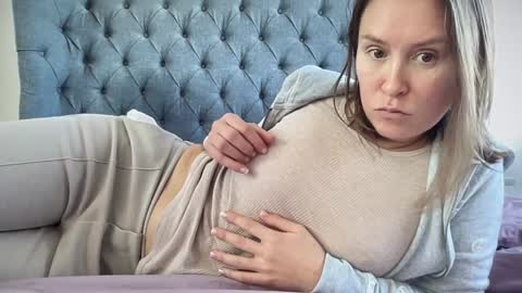 Snapshot of eatmypie69 chatting on 12/03/25, 10:24 Nadia Ferreira online show from 12/03/25, 10:24