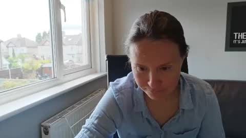 Nadia Ferreira  online show from 06/09/26, 09:43