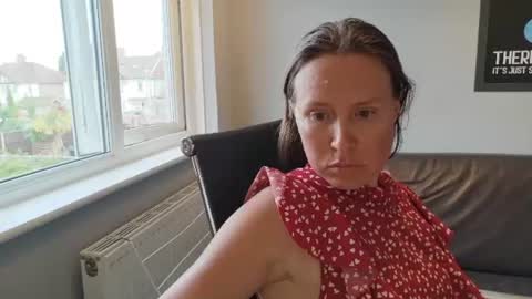 Nadia Ferreira  online show from 07/06/26, 06:43
