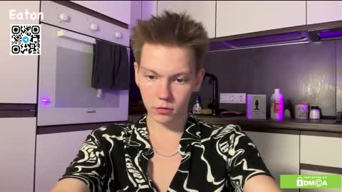 Snapshot of eaton_ chatting on 10/23/25, 05:12 eaton_ online show from 10/23/25, 05:12