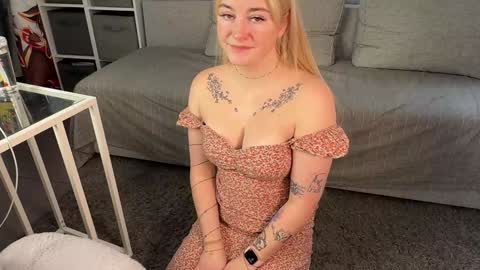 Snapshot of ebangelion chatting on 10/21/25, 06:36 Custom content and video calls are available as well online show from 10/21/25, 06:36