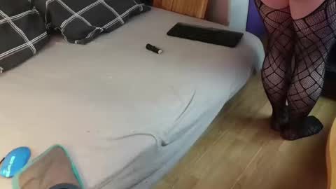 Snapshot of eblata chatting on 12/02/25, 09:25 shy yoong cross online show from 12/02/25, 09:25