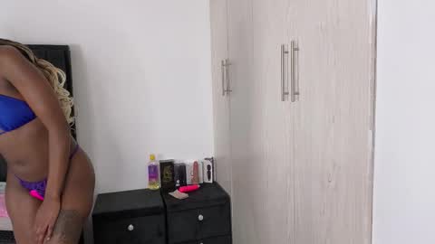 Snapshot of ebony_arya chatting on 09/24/25, 10:02 Arya online show from 09/24/25, 10:02