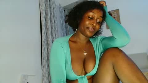 Snapshot of ebony_ghoddes chatting on 12/16/25, 07:41 ebony online show from 12/16/25, 07:41