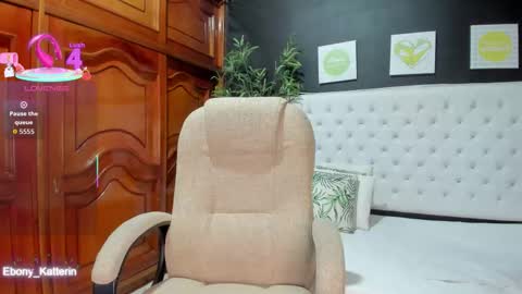 ebony_katterin online show from 10/12/25, 11:31