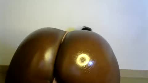 Snapshot of ebony_lynne chatting on 04/20/26, 09:27 ebony_lynne online show from 04/20/26, 09:27