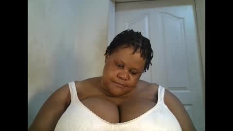 Snapshot of ebony_magixs chatting on 10/12/25, 07:02 ebony_magixs online show from 10/12/25, 07:02