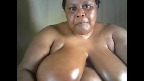 Snapshot of ebony_magixs chatting on 10/13/25, 08:20 ebony_magixs online show from 10/13/25, 08:20