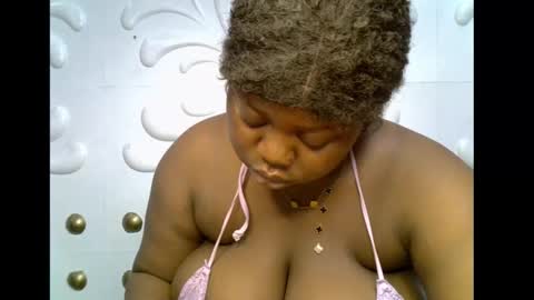 Snapshot of ebony_plumx12 chatting on 11/13/25, 11:20 Prisy online show from 11/13/25, 11:20